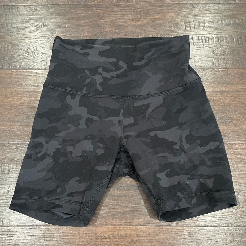 Lululemon WunderUnder 6” Camo Short